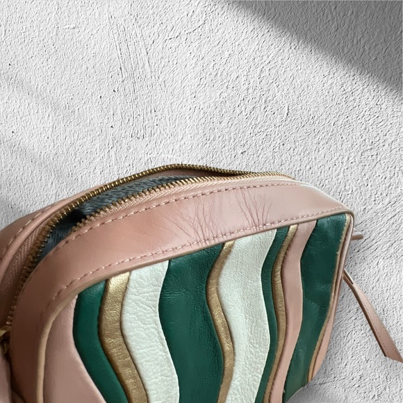 Auxiliary leather cross body bag from Aritzia, pristine inside and bottom - Picture 5 of 6